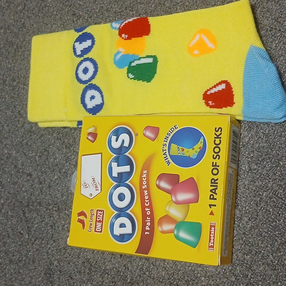 🆕️Dots Unisex OS Crew socks.